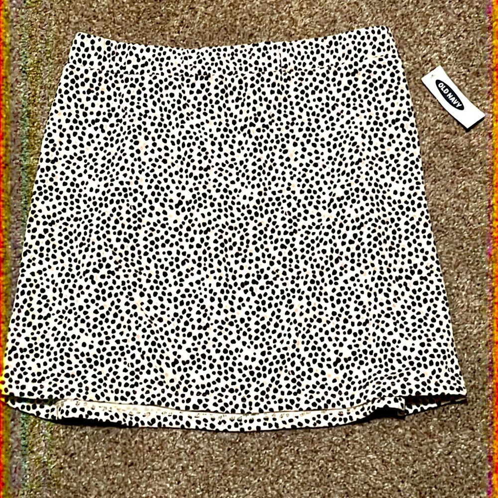 Girls size 14 Old Navy skirt.New with Tags